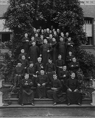 Mikael med andre seminarister
